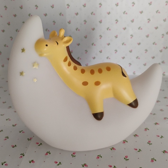Baby /  Infant Giraffe Asleep on Moon and Stars Night Light - Battery Operated - Picture 1 of 7